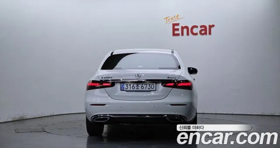 Mercedes-Benz E-Class 