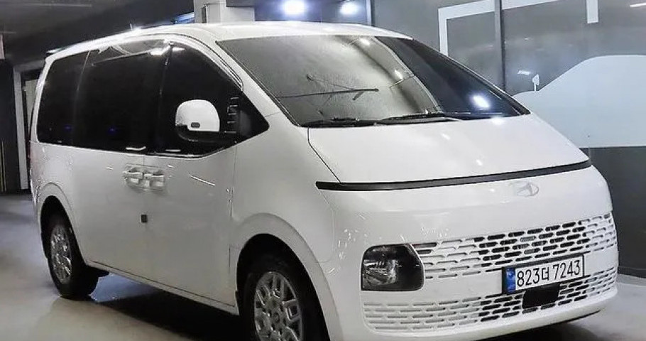 Hyundai Staria 