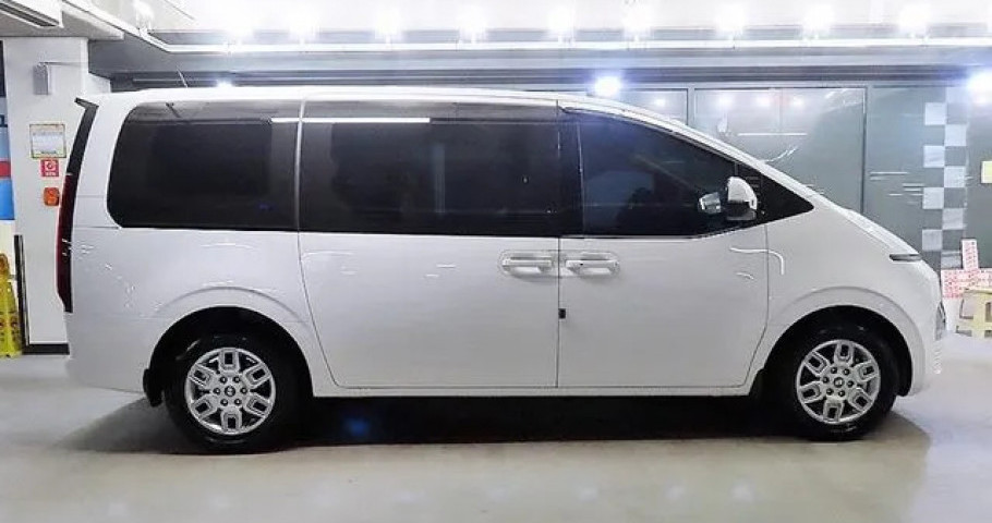 Hyundai Staria 