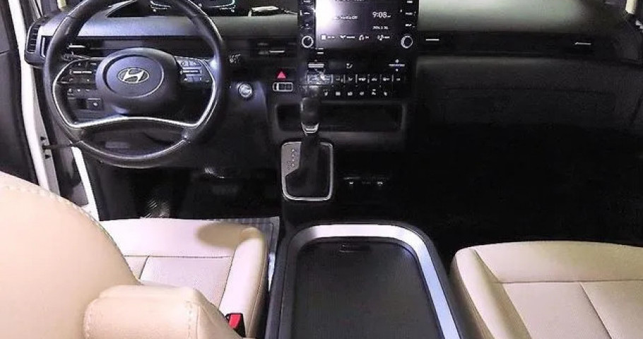 Hyundai Staria 