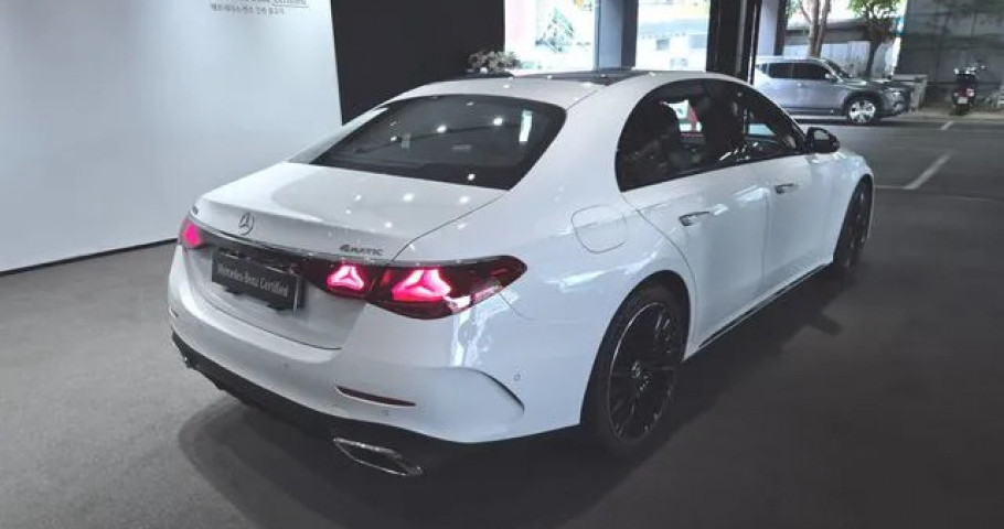 Mercedes-Benz E-Class 