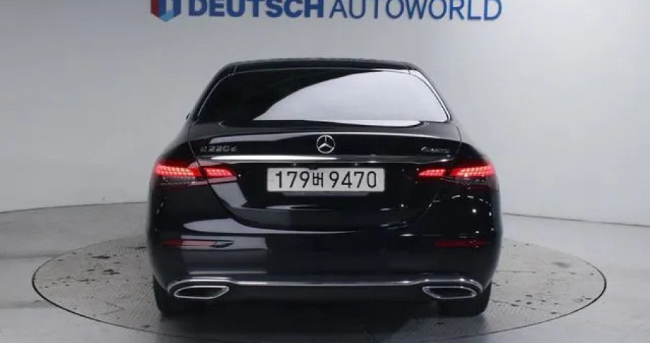 Mercedes-Benz E-Class 