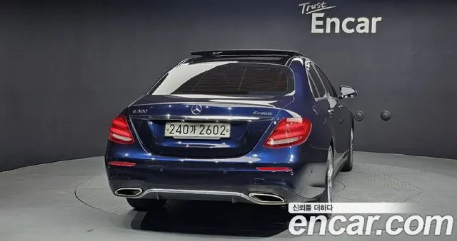 Mercedes-Benz E-Class 