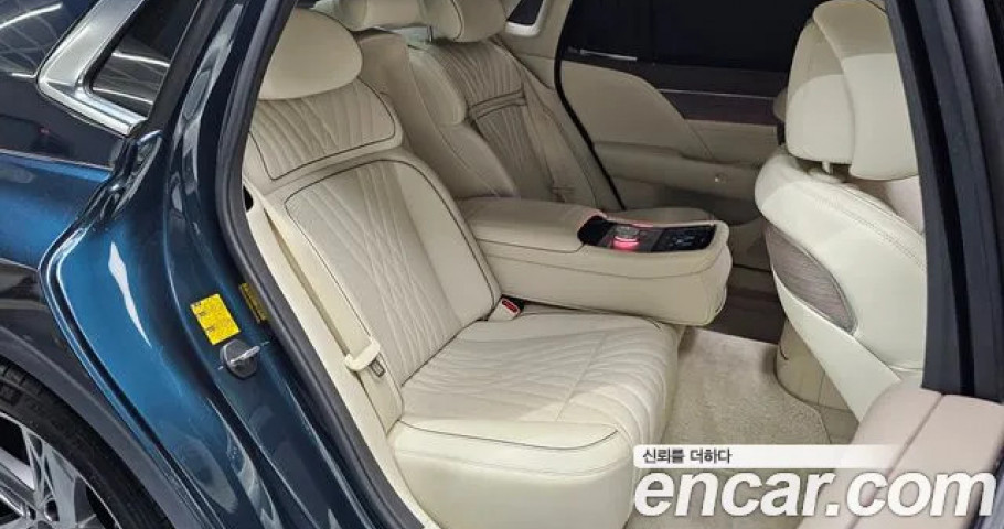 Genesis G90 