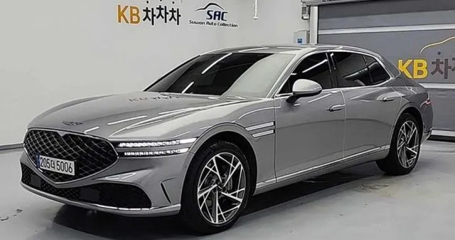 Genesis G90 