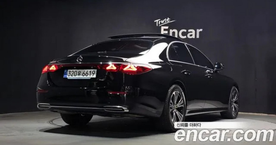 Mercedes-Benz E-Class 