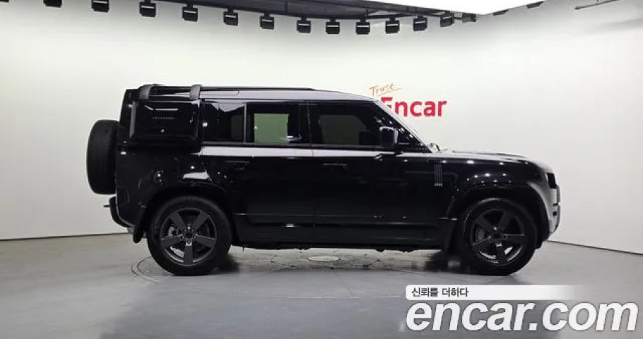 Land Rover Defender 