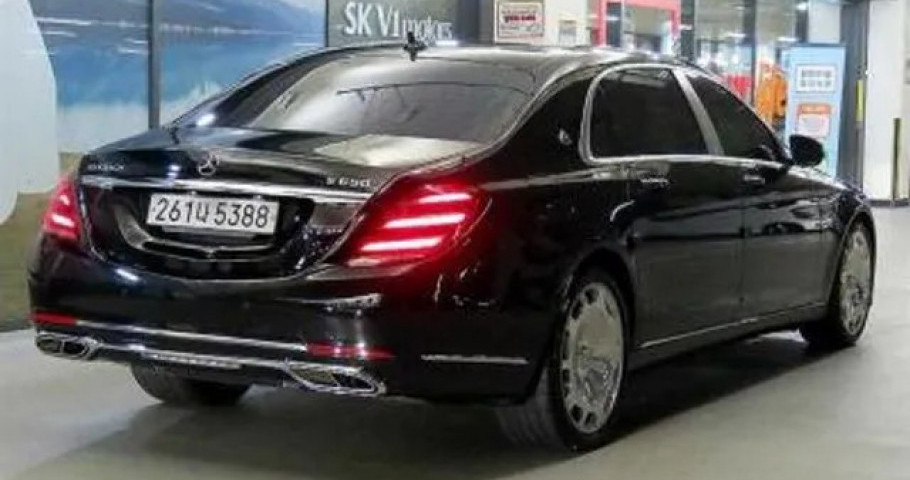 Mercedes-Benz S-Class 