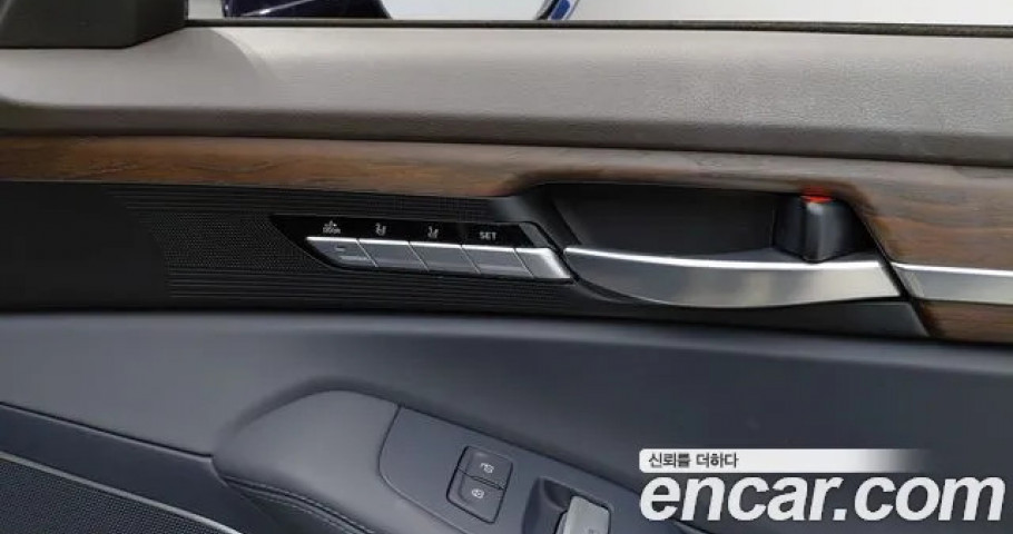 Genesis G90 