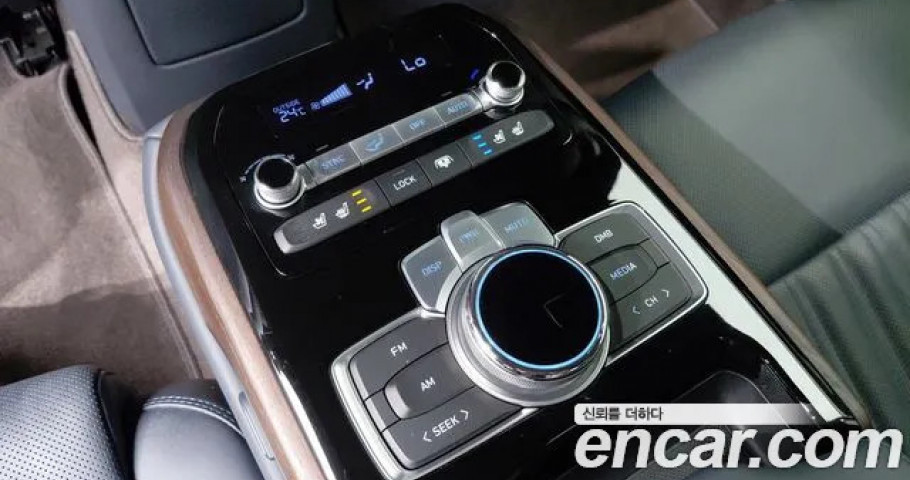 Genesis G90 