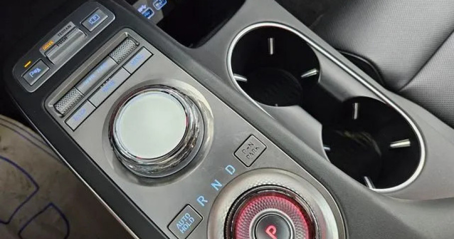 Genesis Gv70 