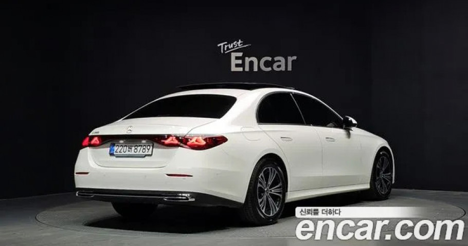 Mercedes-Benz E-Class 