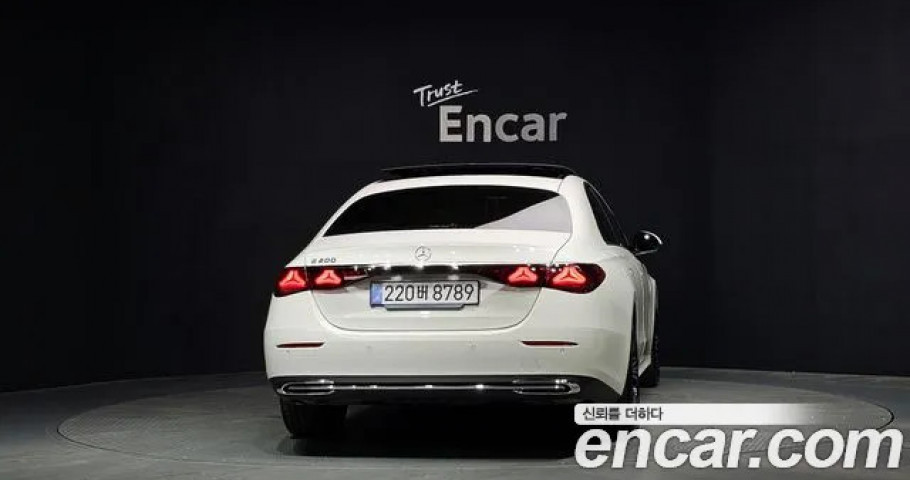 Mercedes-Benz E-Class 