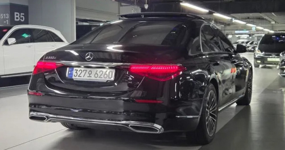 Mercedes-Benz S-Class 