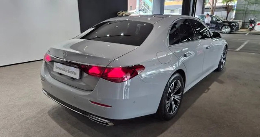 Mercedes-Benz E-Class 