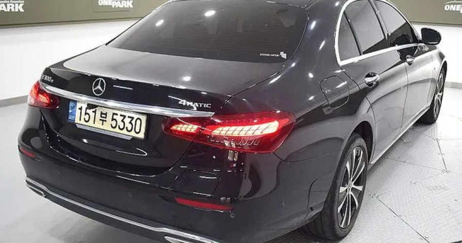 Mercedes-Benz E-Class 