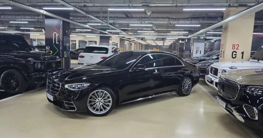 Mercedes-Benz S-Class 