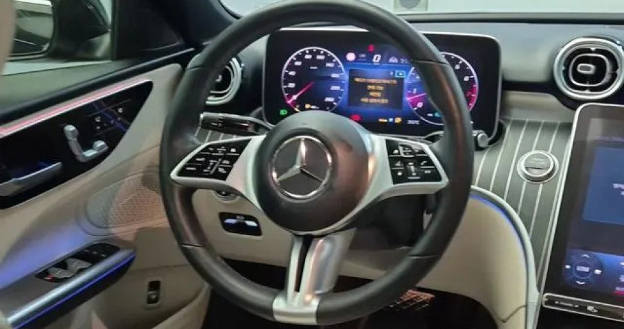 Mercedes-Benz C-Class 