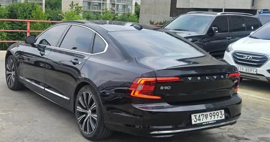 Volvo S90 