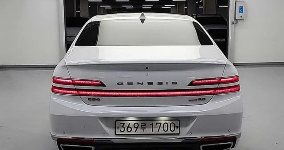Genesis G90 