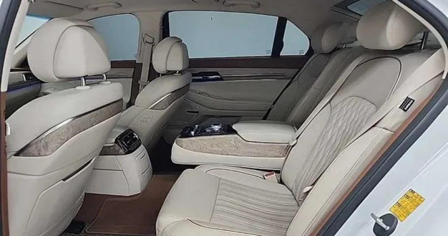 Genesis G90 