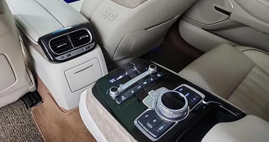 Genesis G90 