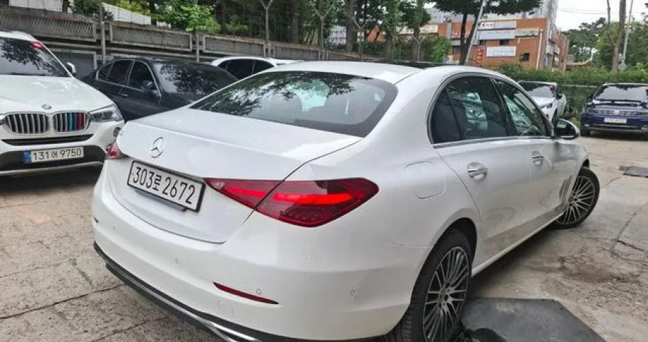 Mercedes-Benz C-Class 