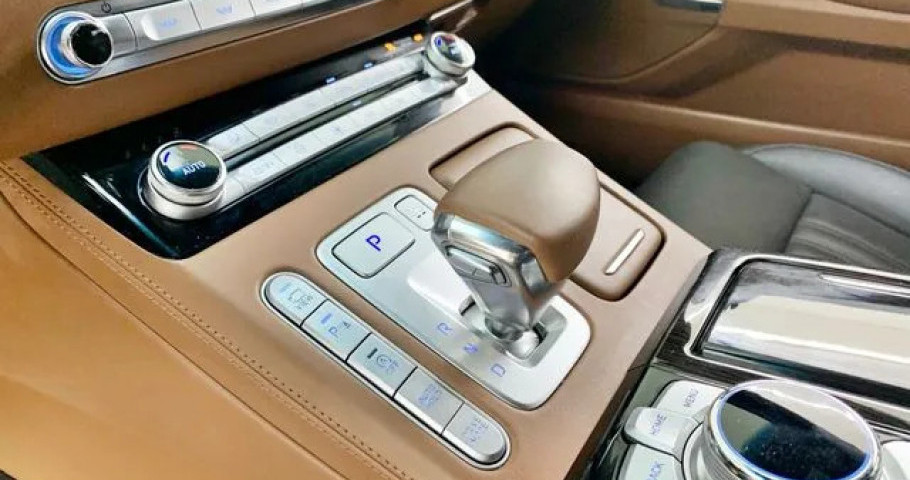 Genesis G90 