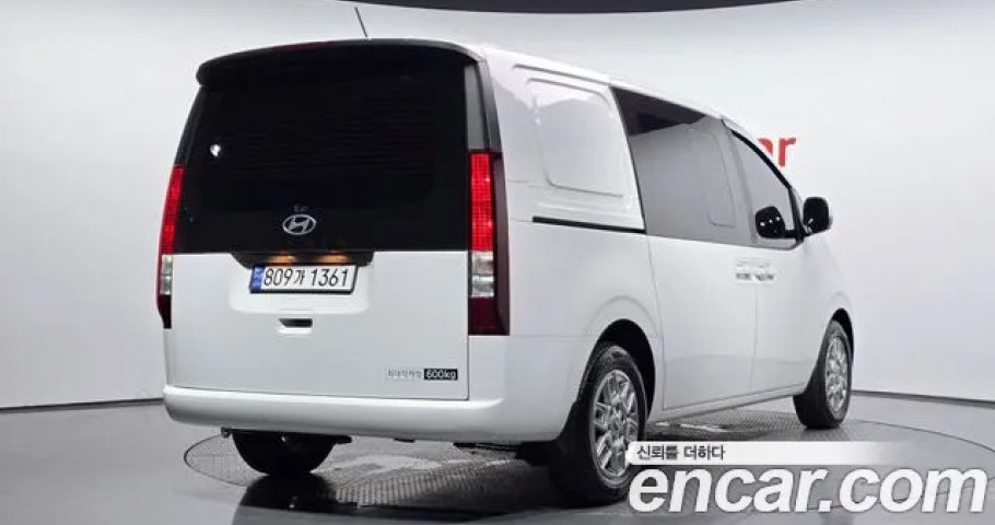 Hyundai Staria 