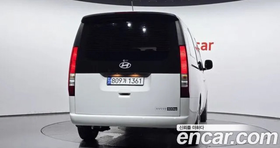 Hyundai Staria 
