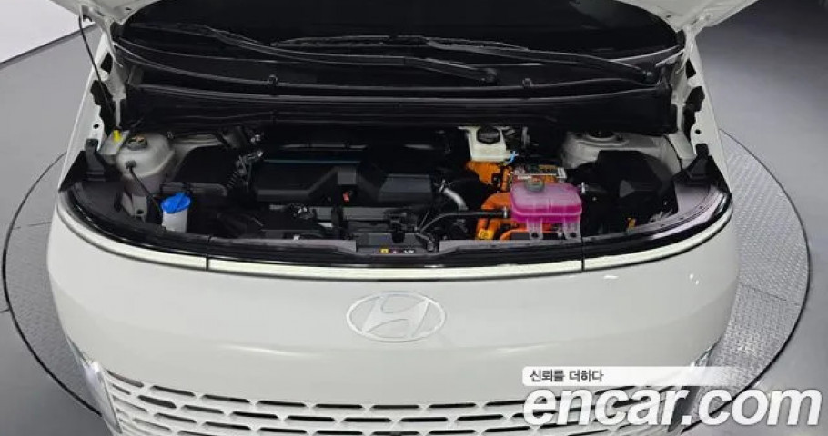 Hyundai Staria 