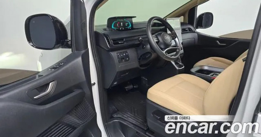 Hyundai Staria 