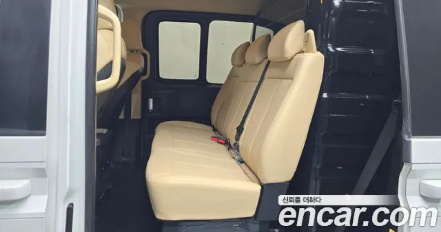 Hyundai Staria 