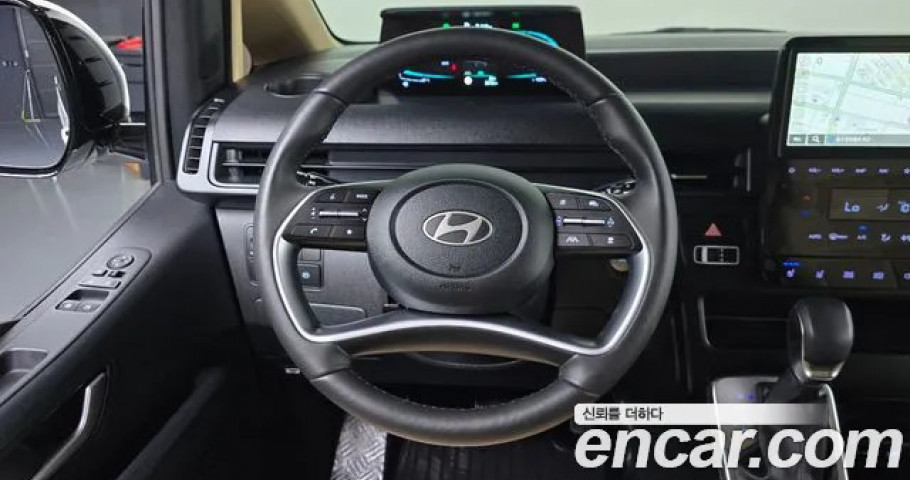Hyundai Staria 