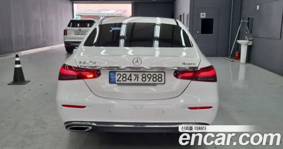 Mercedes-Benz E-Class 