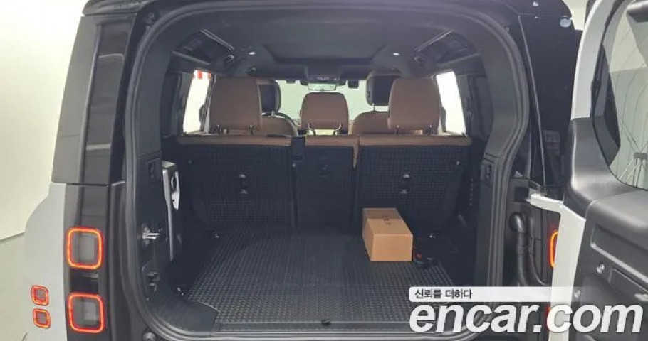 Land Rover Defender 