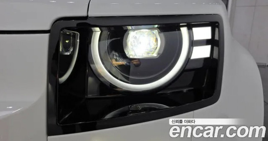 Land Rover Defender 