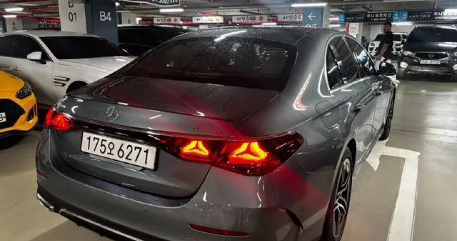 Mercedes-Benz E-Class 