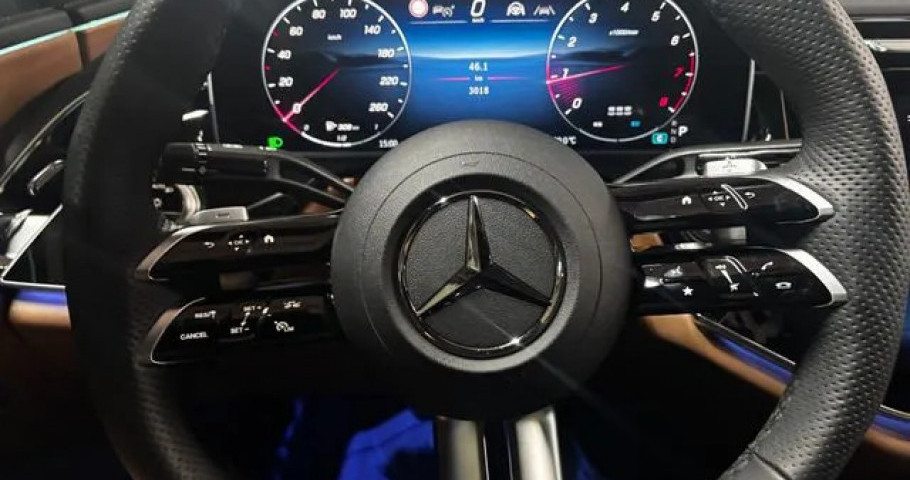 Mercedes-Benz E-Class 