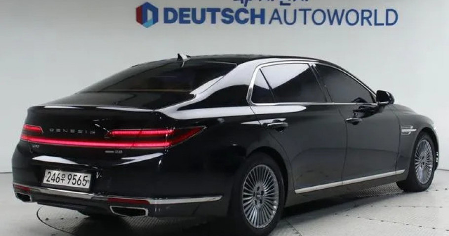 Genesis G90 