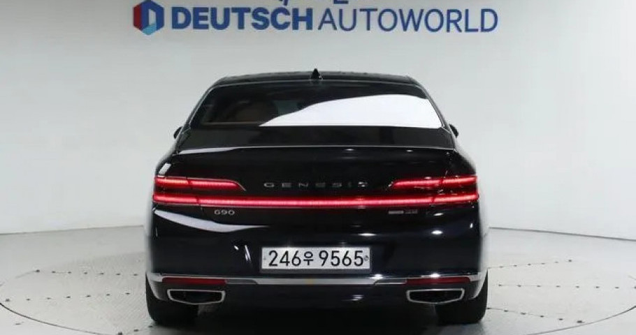 Genesis G90 