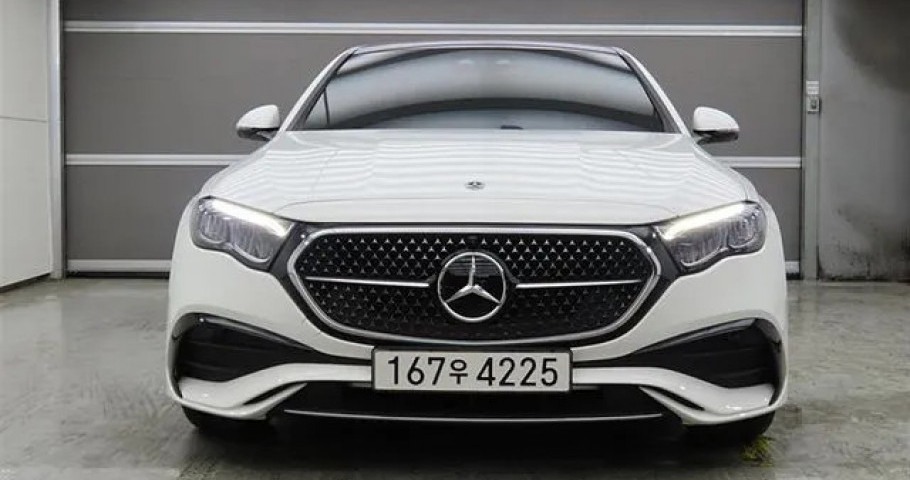 Mercedes-Benz E-Class 