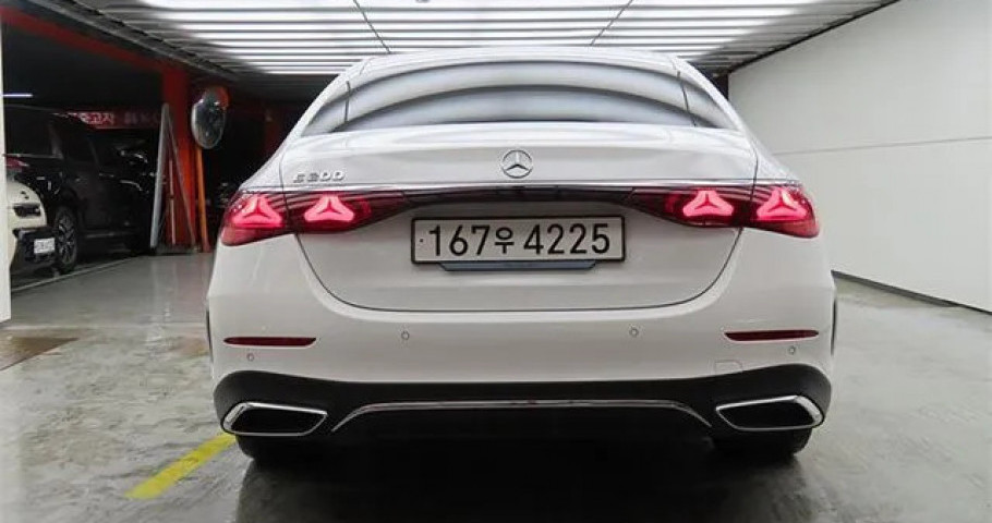 Mercedes-Benz E-Class 