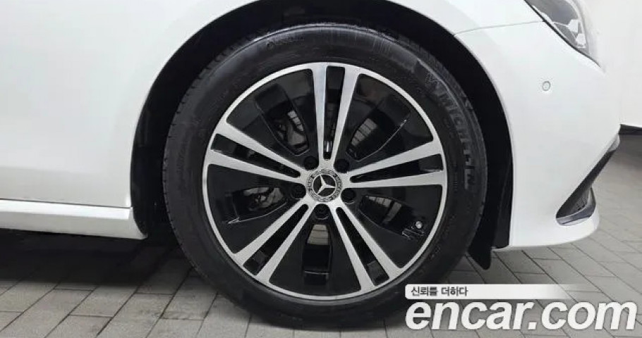 Mercedes-Benz E-Class 