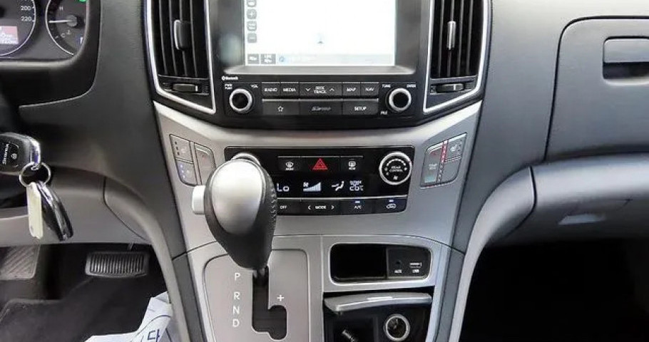 Hyundai Starex 