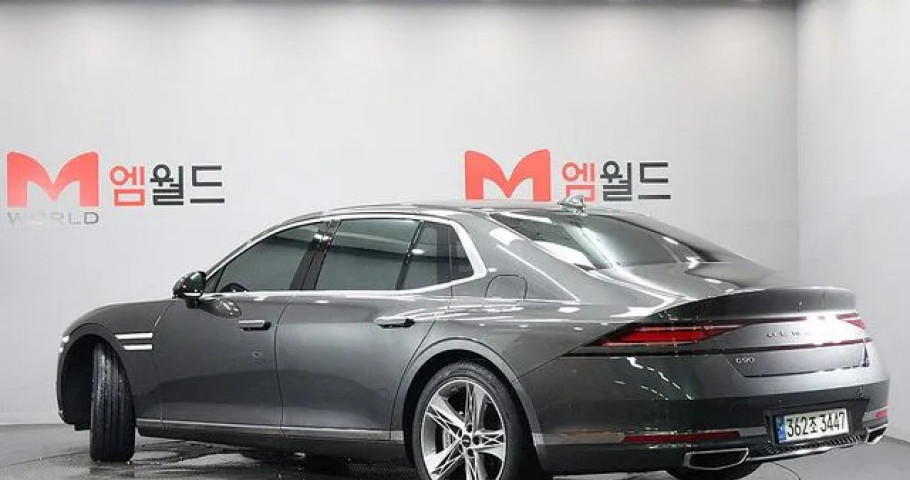 Genesis G90 