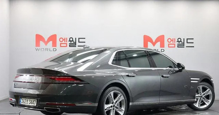 Genesis G90 