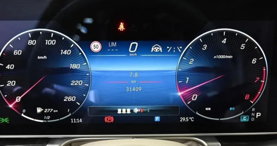 Mercedes-Benz S-Class 