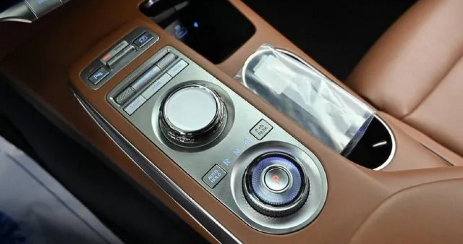 Genesis Gv70 