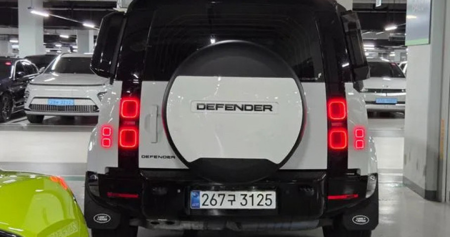 Land Rover Defender 